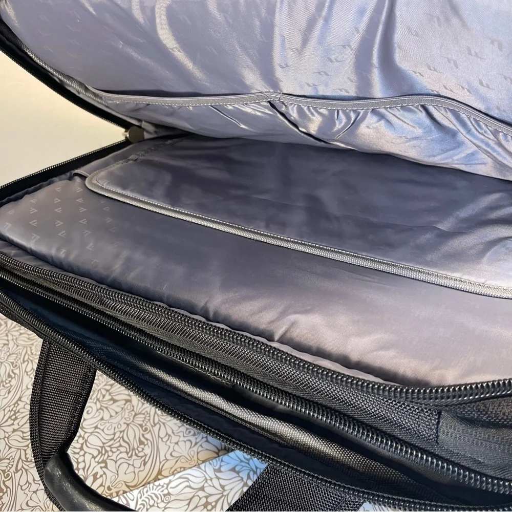 Brenthaven Black Padded Laptop Computer Messenger Crossbody Travel Bag